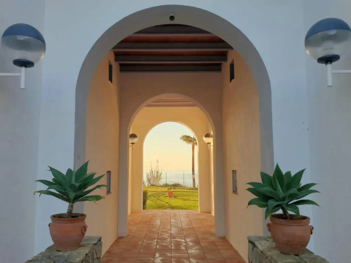 Casitamar Frontline Beach House Rental Casares Costa Near Estepona Bahia de Casares بيت للعطل